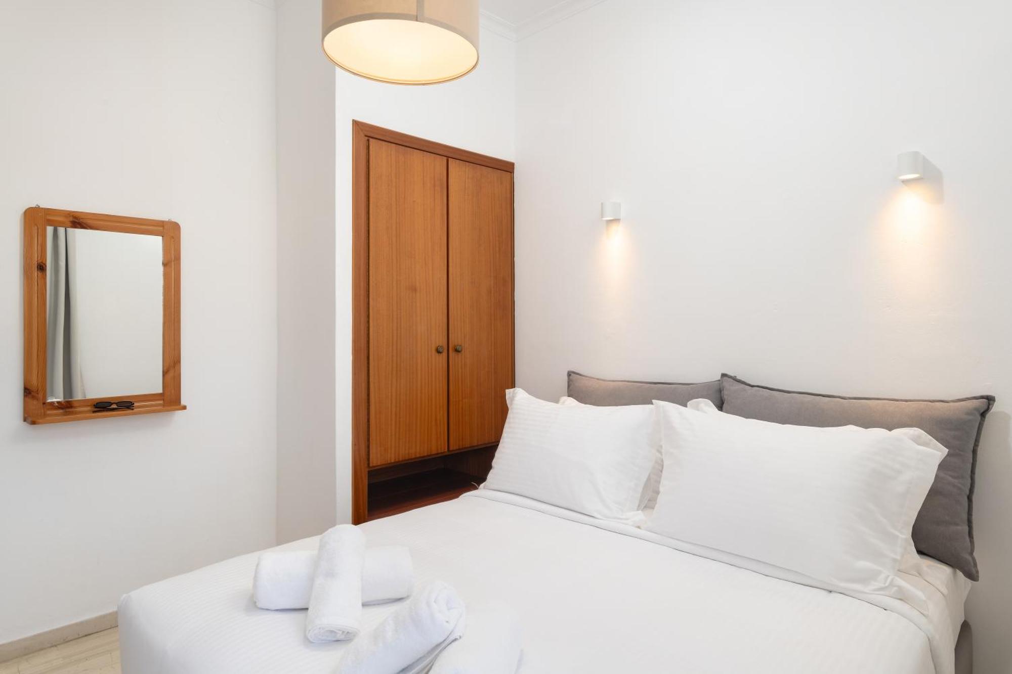 Thelesi Apartments Stalos Bagian luar foto