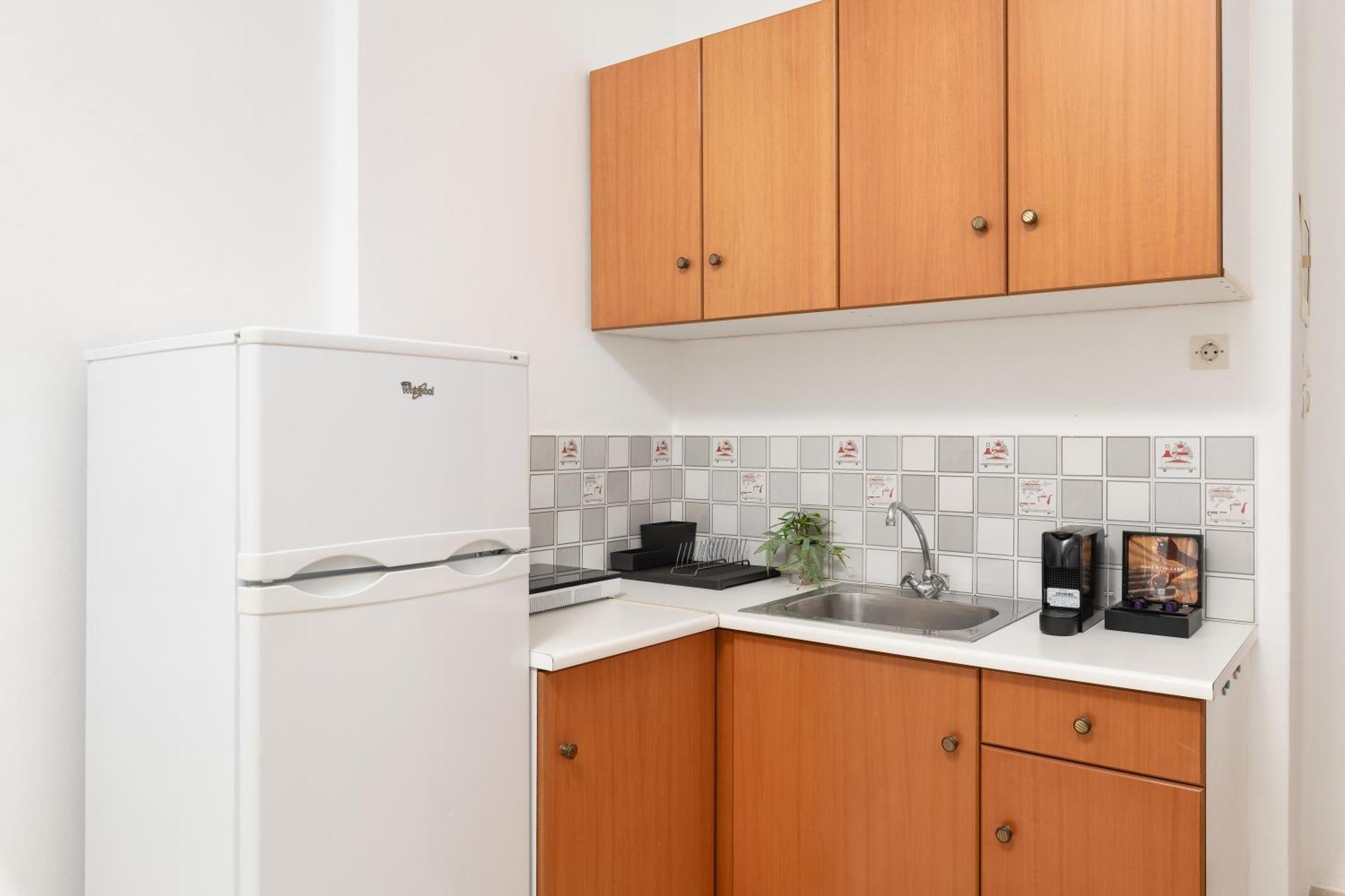 Thelesi Apartments Stalos Bagian luar foto