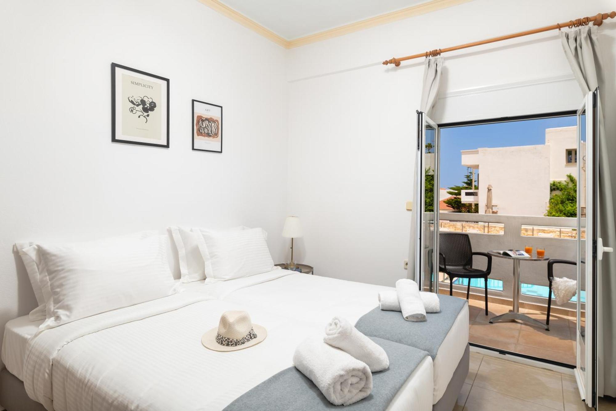 Thelesi Apartments Stalos Bagian luar foto