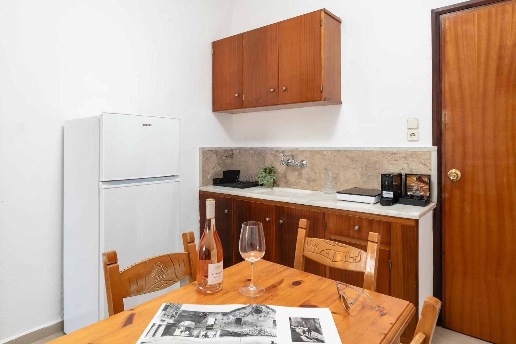 Thelesi Apartments Stalos Bagian luar foto