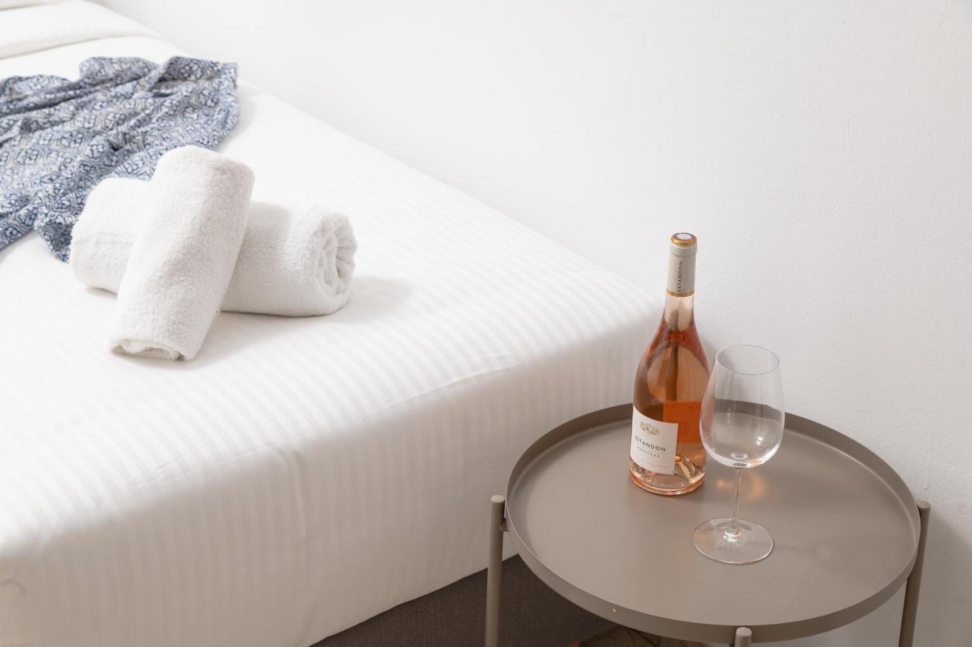 Thelesi Apartments Stalos Bagian luar foto