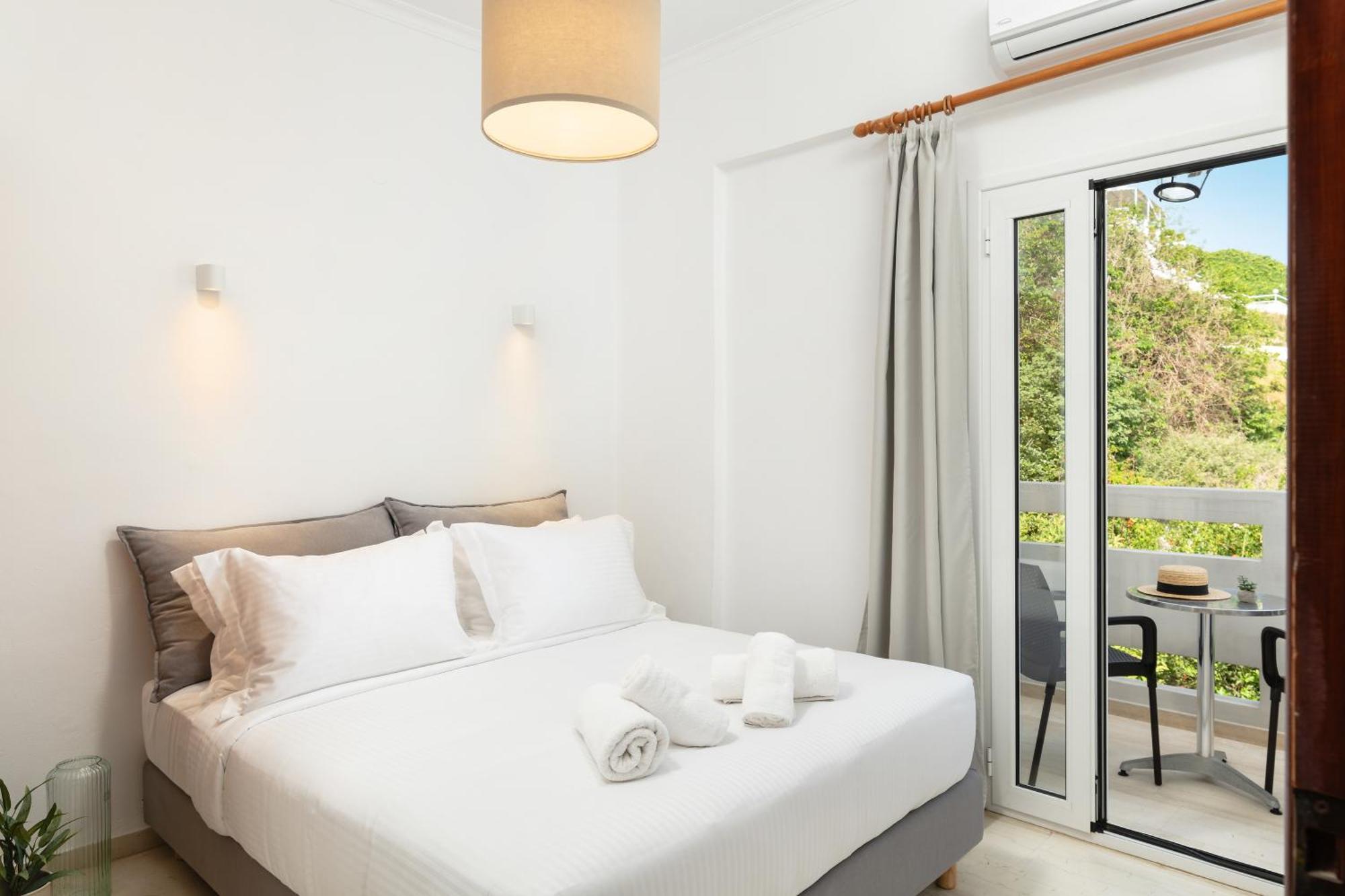 Thelesi Apartments Stalos Bagian luar foto