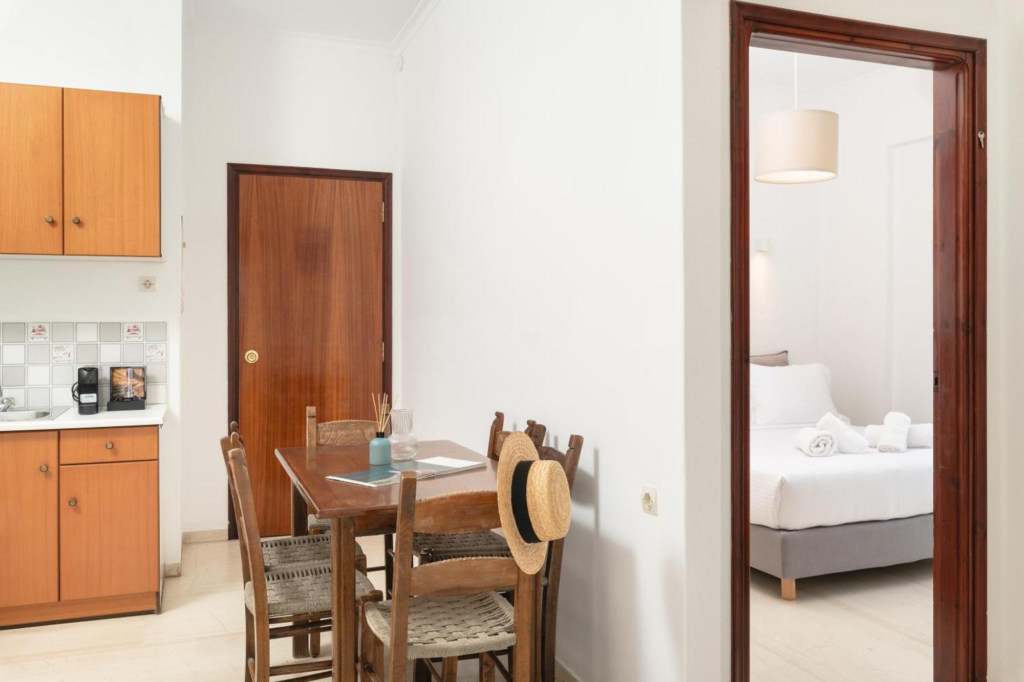 Thelesi Apartments Stalos Bagian luar foto