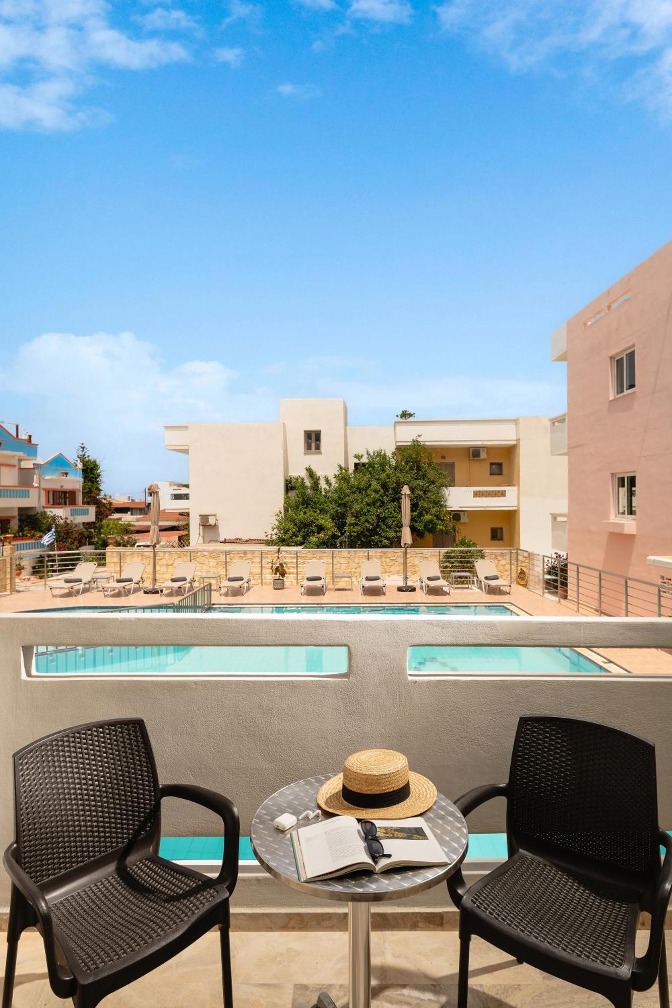 Thelesi Apartments Stalos Bagian luar foto