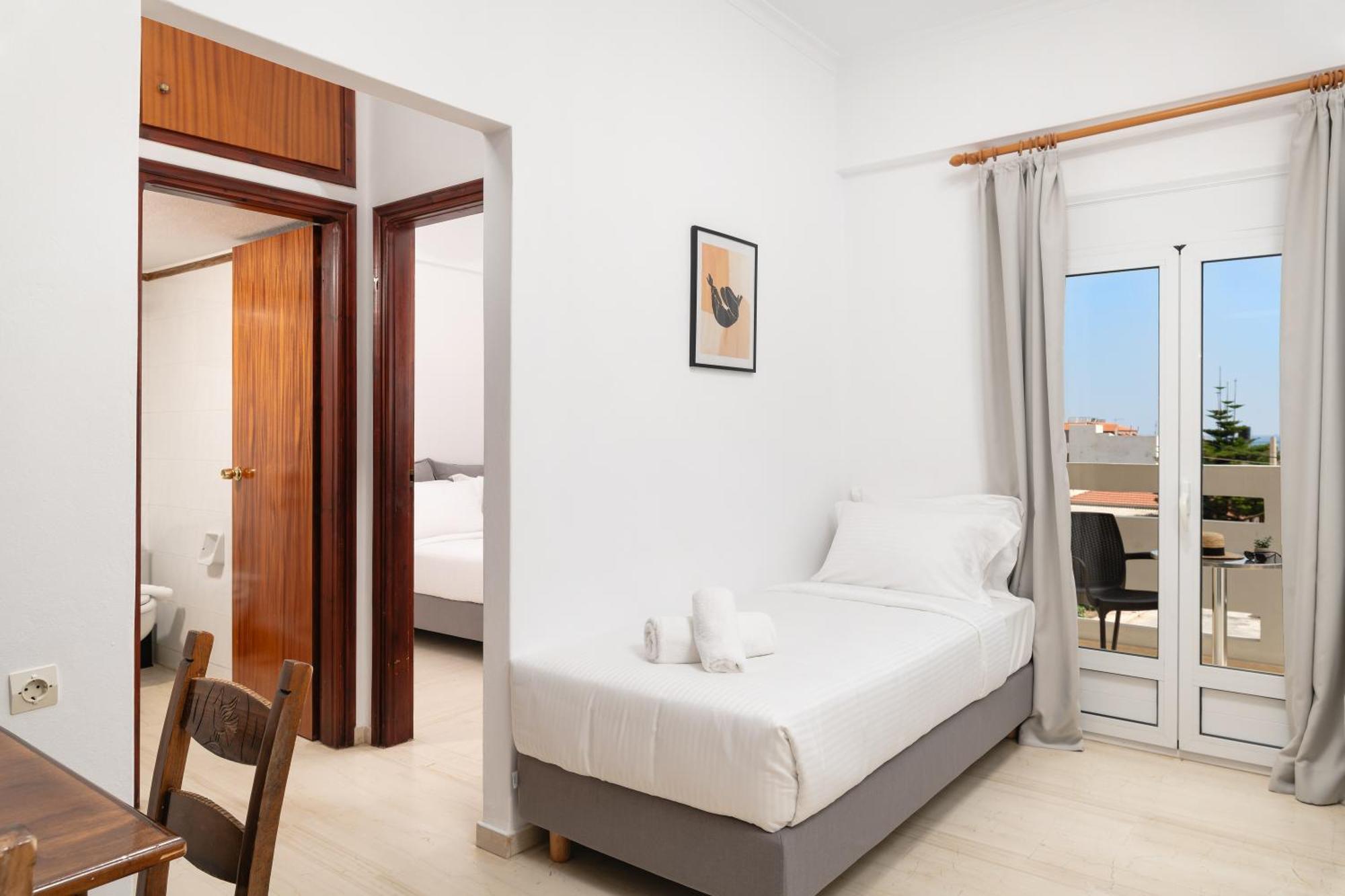Thelesi Apartments Stalos Bagian luar foto