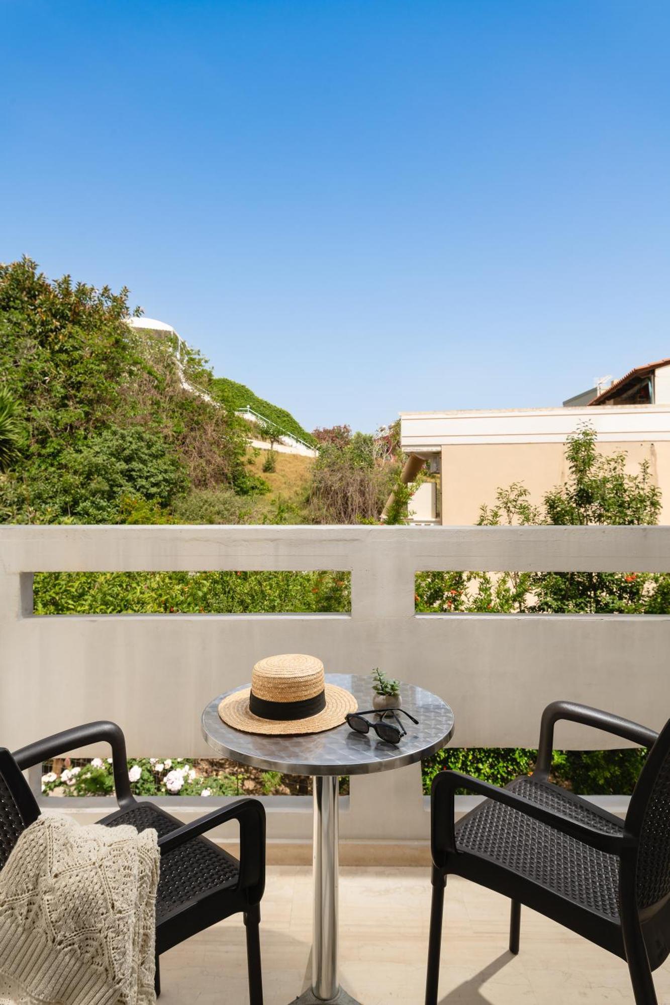 Thelesi Apartments Stalos Bagian luar foto