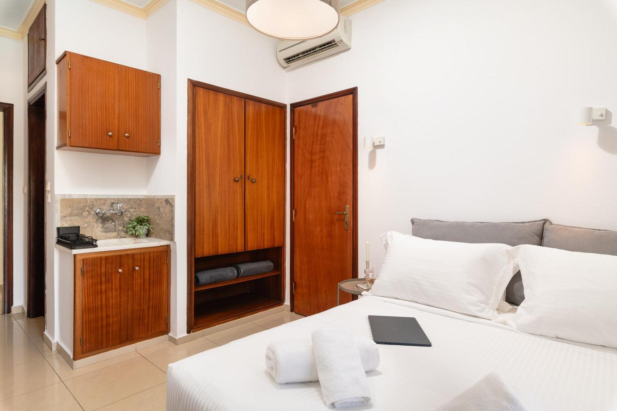 Thelesi Apartments Stalos Bagian luar foto